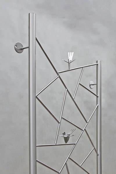 Dieses moderne rankgitter wurde 2018 von dem designer arik levy gestaltet und wird in einer deutschen manufaktur hergestellt. Wunderschönes Rankgitter aus Edelstahl mit zwei Metallvögeln
