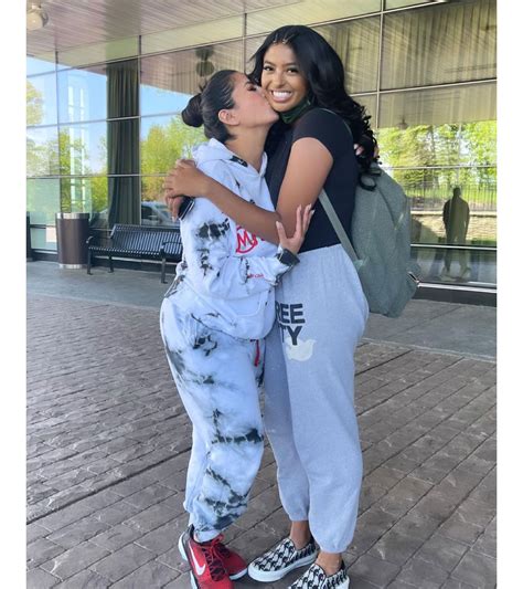 Vanessa Bryants Daughter Natalia Attends 2nd Prom Photo Us Weekly
