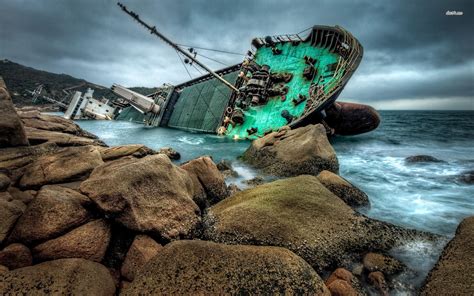 Underwater Shipwreck Wallpaper