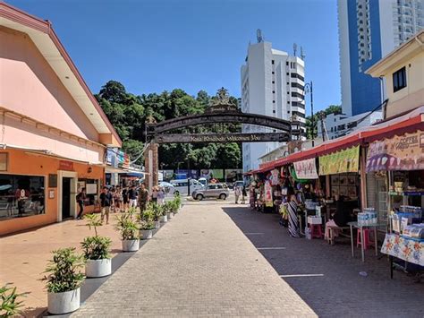 The venue is set 5 km from the centre of kota kinabalu, not far from warisan square. Jesselton Point Hawker Centre, Kota Kinabalu - Restaurant ...
