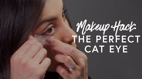 A Hack For The Perfect Cat Eye Makeup Minute The Zoe Report By