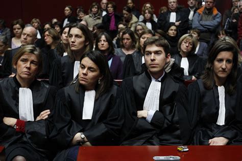 Comment S Appelle La Robe De Magistrat - Les Français soutiennent les magistrats