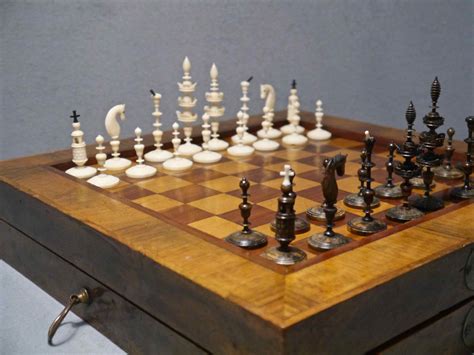 German Selenus Bone Chess Set 18th Century Antique Chess Sets