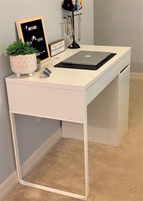 Find a great small writing desk for your home office, living room, den or spare bedroom at bassett furniture. Top 10 Best Desks For Students | Desks for small spaces ...