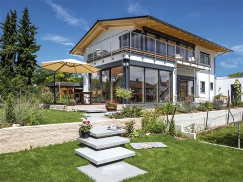 100 häuser pro jahr über 3.000 gebaute häuser gesamt. 2. Platz Haus Leingarten von Regnauer Hausbau