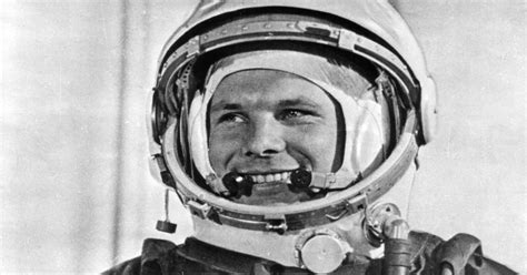 من هو اول رائد فضاء في العالم