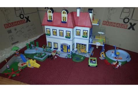 Playmobil spielhaus zum mitnehmen, das haus lässt sich zusammen klappen und es hat einen. Playmobil Einfamilienhaus 3965 mit Zusatzetage ...