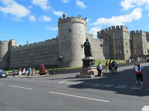 Queen Victoria Statue Medieval Statues Windsor Uk Castles