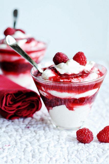 Now, celebrity chef paula deen shares her secrets for transforming ordinary meals into memorable occasions in cooking with paula deen. Paula Deen's Raspberry Parfait | Parfait desserts, Parfait ...