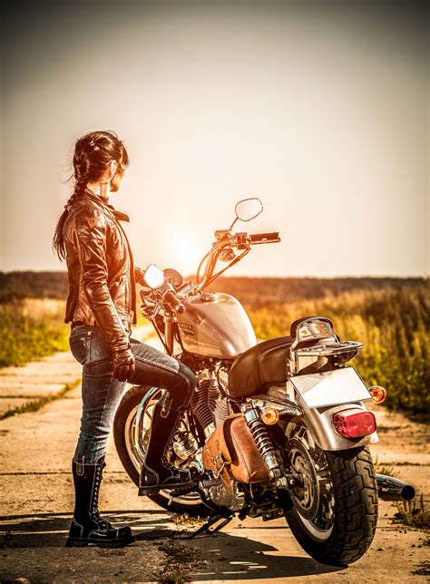Today in alphaone we saw some 20 harley davidson with some awesome black and white cbr with soooo much broad tyres and around 1000's of horsepower in them. Jim Beam and Harley Davidson Finds Success Marketing to Women