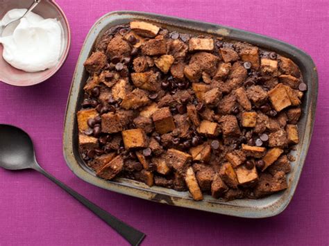 Arrange bread and bananas in prepared pan. Chocolate Bread Pudding : Paula Deen : Food Network ...