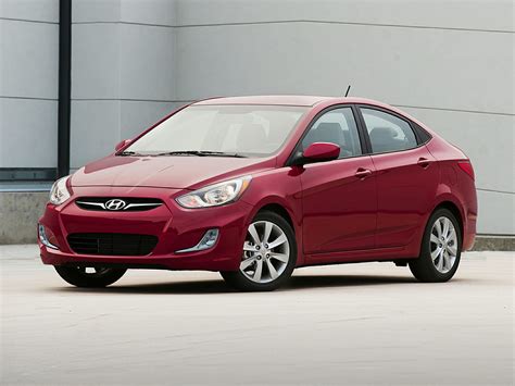 Not surprisingly, the 2013 hyundai accent comes in two different trims: 2013 Hyundai Accent - Price, Photos, Reviews & Features