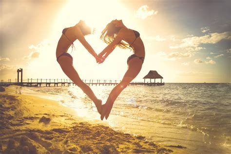 รูปภาพ ชายหาด ทะเล ทราย มหาสมุทร แสงแดด ตอนเช้า ที่กระโดด ความรัก หัวใจ โรแมนติค