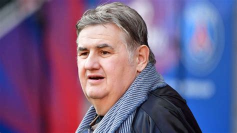 Pierre menes twitter c'est vikash dhorasoo qui a posté un message sur le réseau social. Grande lessive en vue, Pierre Ménès s'inquiète pour le PSG