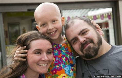 Alopecia Girl Sydney Caraher Wins Modelling Contract Bbc News