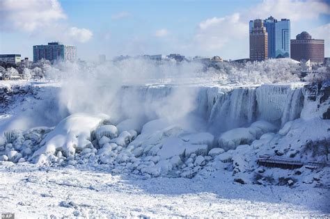Niagara Falls Freezes Over As Deadly Polar Vortex Hits The Northeast Daily Mail Online