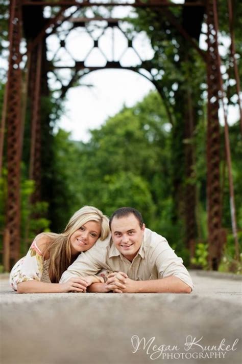 76 Gorgeous Couple Poses To Inspire Your Engagement Photos Cute Photography Photography