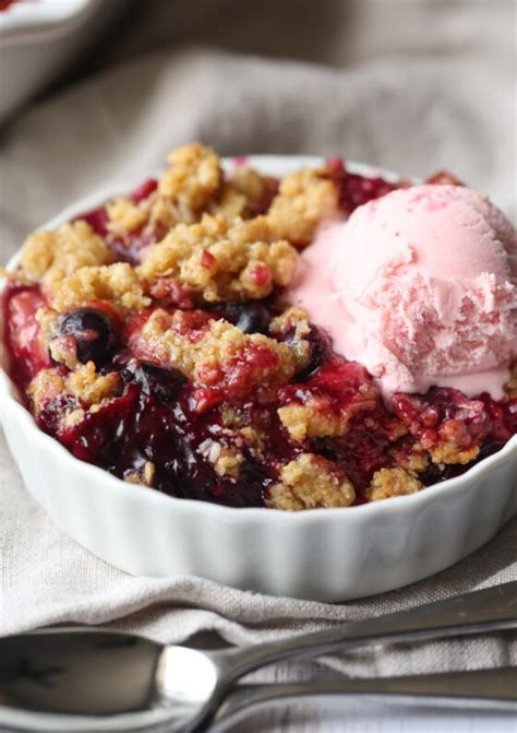 The Best Mixed Berry Crisp Recipe Cookies And Cups