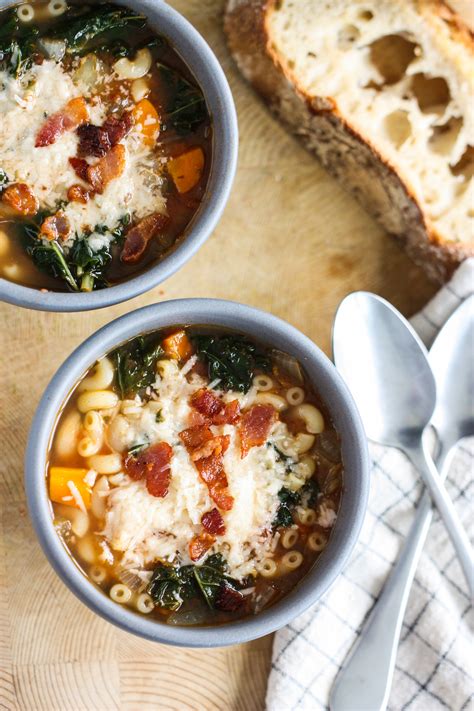 Uno dei piatti più conosciuti della tradizione napoletana è la pasta e patate, vera e propria ossessione culinaria di molti. Pasta e Fagioli - Eat, Live, Run