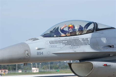 A Pacific Air Forces F 16 Viper Demonstration Team Nara And Dvids