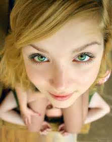 Looking Up With Her Beautiful Green Eyes ポルノ写真 Eporner