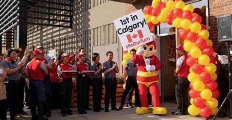 Jollibee Calgarys Opening Day Draws Huge Lines Photos Dished