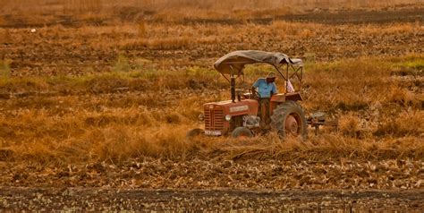 A tiller of the ground; Imagen gratis: Agricultor, tractor, máquina, herramienta ...