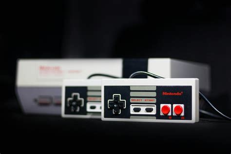 Gray Nintendo Nes Console And Controllers · Free Stock Photo