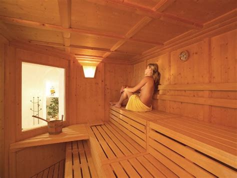 Located in the old district of pispala in tampere, rajaportti is finland's oldest public sauna still in use. Sauna finlandese - Hotel Gallhaus - San Giovanni Valle ...