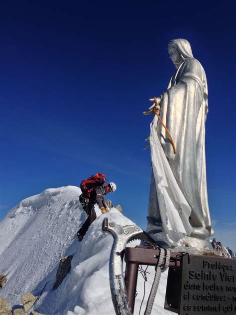 Destinato ad essere eseguito dal coro de i crodaioli di arzignano, fondato dallo stesso de marzi. Madonna delle vette