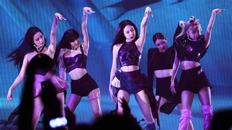 blackpink makes history with awards show debut at vmas with pink venom