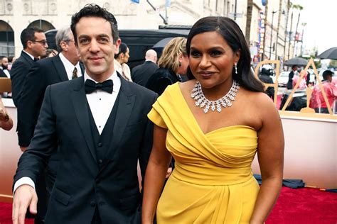 Oscars Mindy Kaling Wears Yellow Gown As She Poses With Office Co