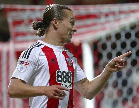 A state of the art stadium giving our players every opportunity, while providing an enticing atmosphere to keep the most passionate brentford fan happy and attracting more fans to the family. Brentford Football Manager 2017 | Football Manager 2017 ...