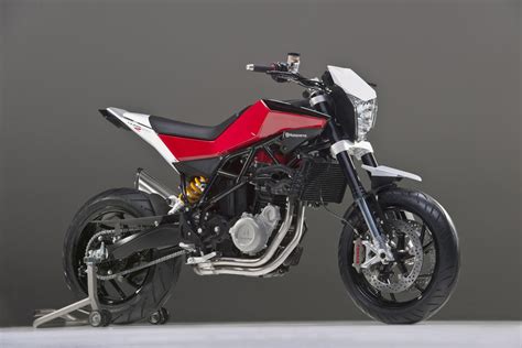 Husqvarna is a global leader in outdoor power products including lawn mowers, garden tractors, zero. Video of the Husqvarna Nuda 900R Makes Us Feel...Bleeh ...
