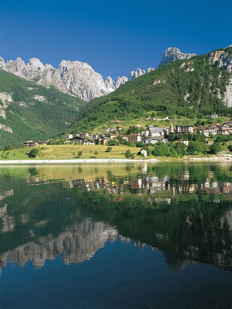 Fotogalerie JEZERO MOLVENO ZÍSKALO OCENĚNÍ NEJLEPŠÍ ITALSKÉ JEZERO