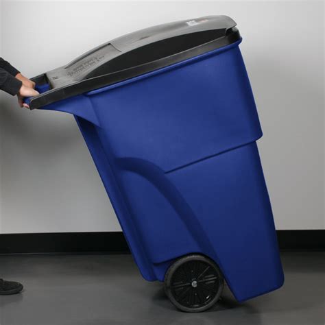 95 Gallon Blue Rollout Trash Can W Lid Rubbermaid Brute