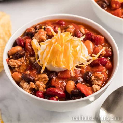 I think we can all agree that a basic chili recipe is something everyone. Easy Three Bean Turkey Chili ⋆ Real Housemoms
