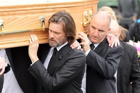 Jim Carrey Carries The Coffin At Funeral Of Ex Girlfriend Daily Star