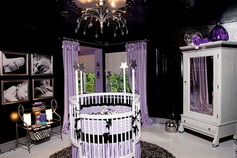 Large black and white patterns present the highest possible contrast. 20 Cheerful and Versatile Ways to Use Black in the Nursery