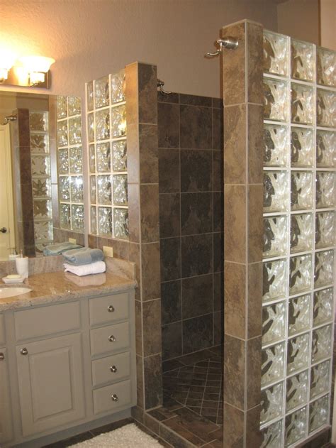 Simple outdoor showers 5 photos. Compact and Accessible Bathroom Ideas with Walk in Showers ...