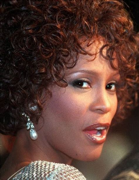 Throwback Beauty Whitney Houston A Estrela Que Conquistou O Mundo Com