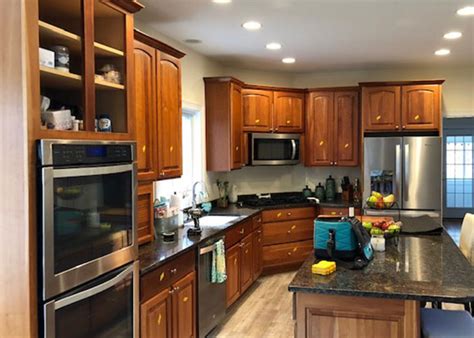 Cabinet refacing is essentially a replacement of the cabinet skins—removing the doors and drawer fronts and applying a new veneer over the existing surface of the body. Heartwood Cabinet Refacing - Photo Gallery