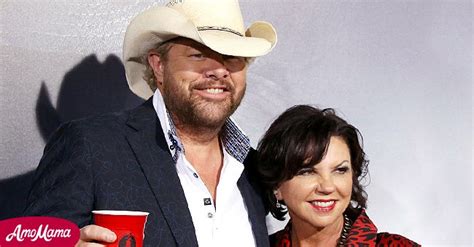 Toby Keith And Tricia Lucus Have Been Married For Years Look