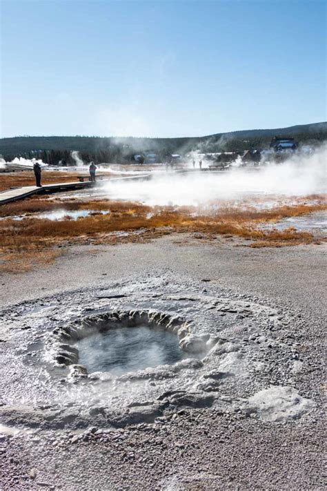 A Complete Guide To Visiting Upper Geyser Basin In Yellowstone Roads