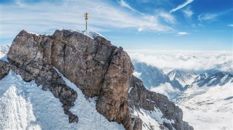 Bergunfall An Der Zugspitze 20 Bis 30 Meter Tief Gefallen Deutscher