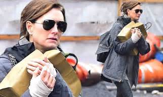 Brooke Shields Steps Out With Bandaged Hands In Ny After Wrist Surgery
