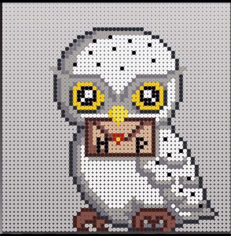 Pixel art cheval a imprimer. Perler Hedwig with letter | Point de croix, Pixel art harry potter, Perle a repasser modeles