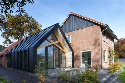 Old Farmhouse Gets An Uplifting Renovation And Extension