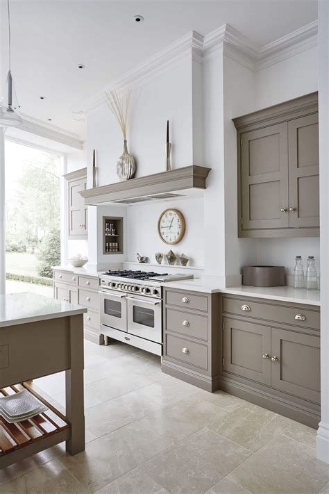 This Grey And White Kitchen Shows A Contemporary Take On A Traditional