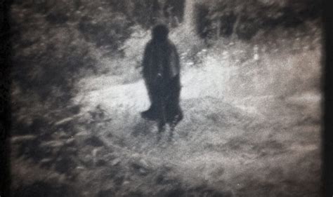 Eerie True Ghost Photographs Unexplained Mysteries